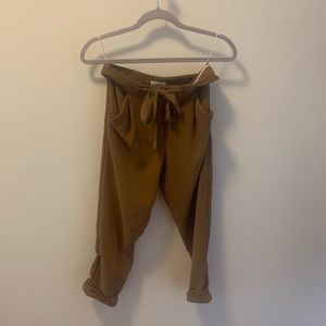 Size 0 Aritzia Wilfred tan cropped pants